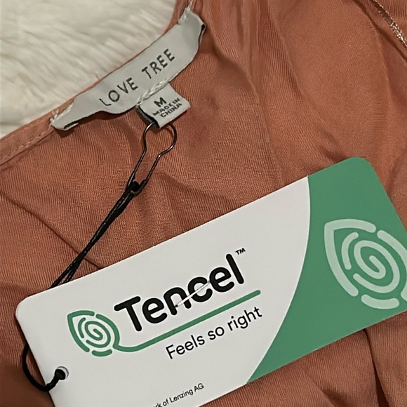 Cropped V-Neck Blouse - Picture 2 of 5